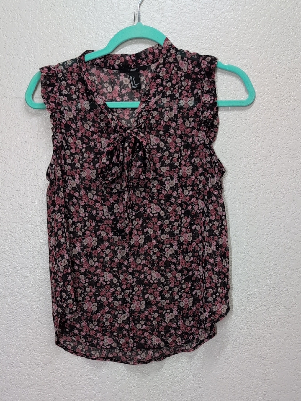 Forever 21/ Woman/ Small  Floral Blouse